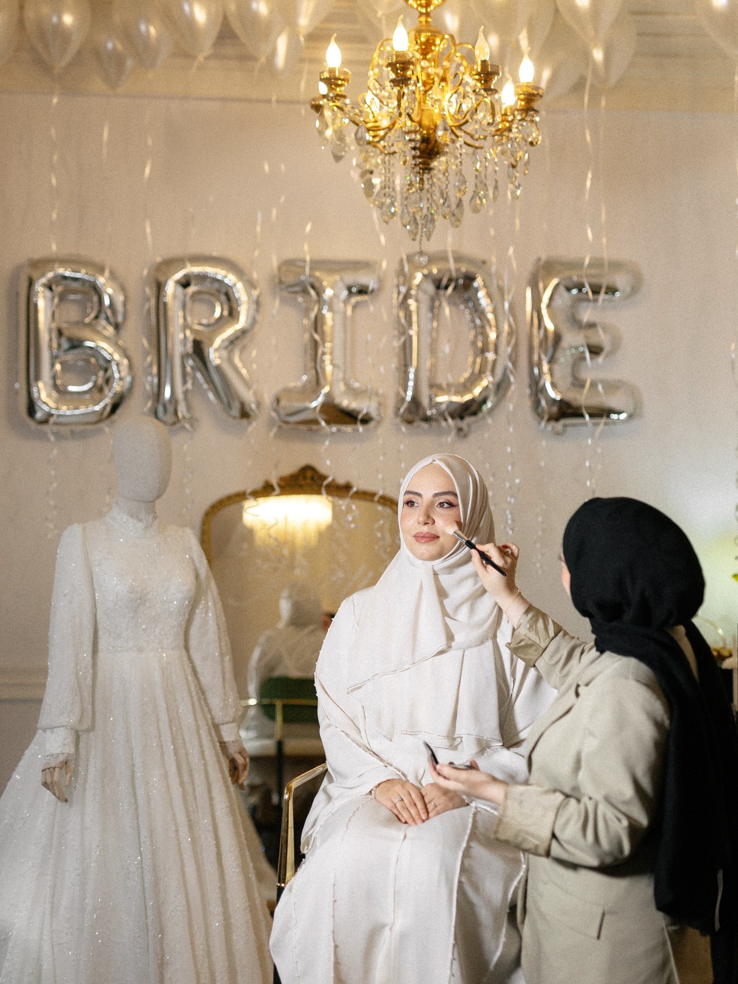 Sevgili Sümeyye gelinimizin hazırlık sürecini, İncirli Köşk’ün özenle hazırlanan bride odasında gerçekleştirdik.