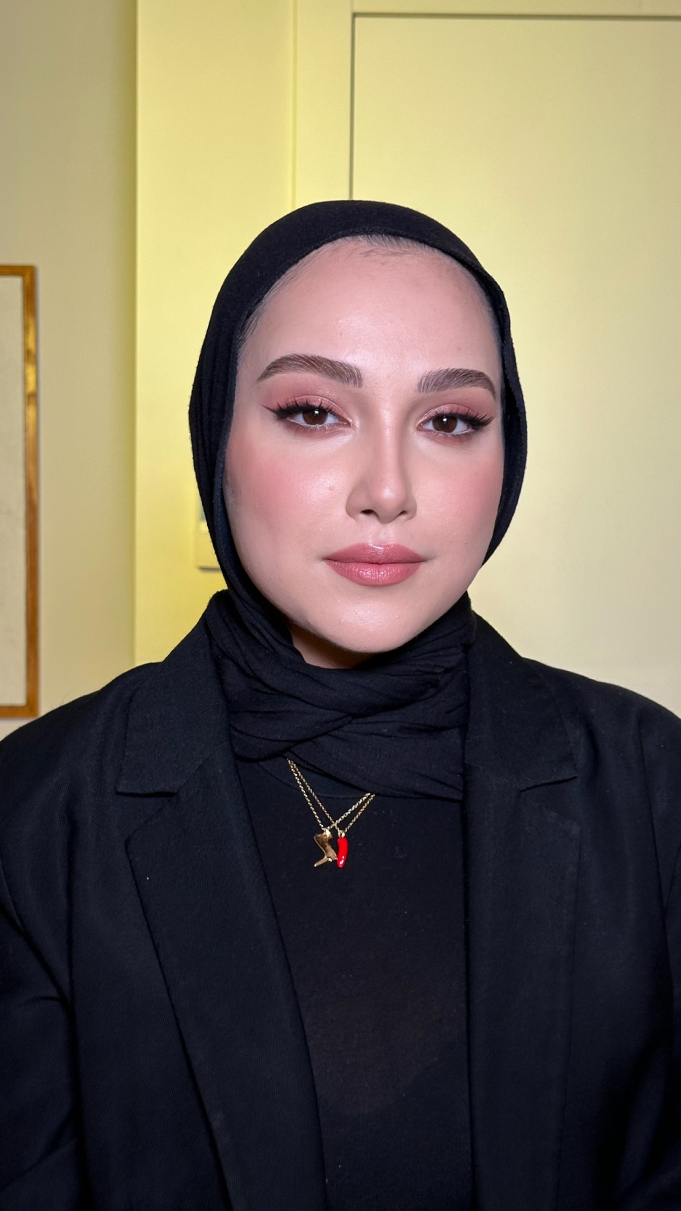Özel gün makyajlarınızda sivilce ve izlerinizin ne ölçüde kapanabileceğini sizlere göstermek için bu videoyu hazırladık. İyi seyirler!😍