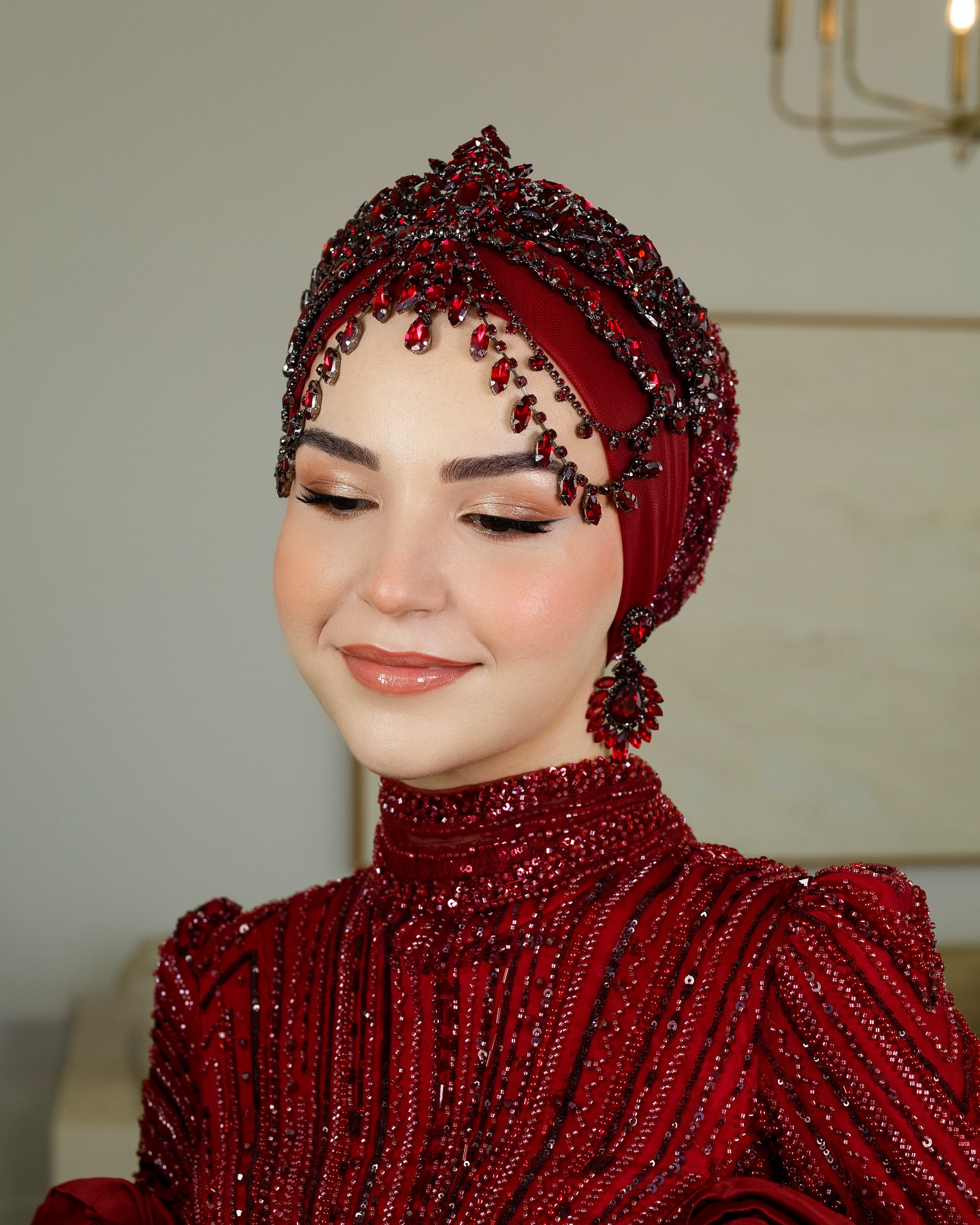 Alın aksesuarları bu sezon kına gecelerinin en göz alıcı detayı. Hem nostaljik hem de zamansız bir dokunuş✨
