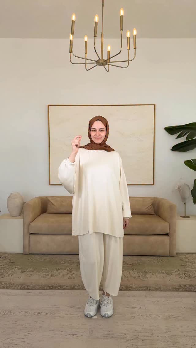 Sevgili Zehra,yakın arkadaşının kınası için hazır!😍🎊