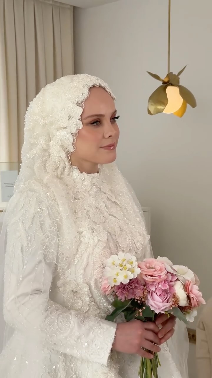 Bu makyaj ve türban tasarımının yakışacağını düşündüğün arkadaşına gönderebilirsin🤍 